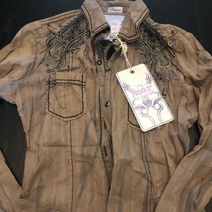 Roar button up